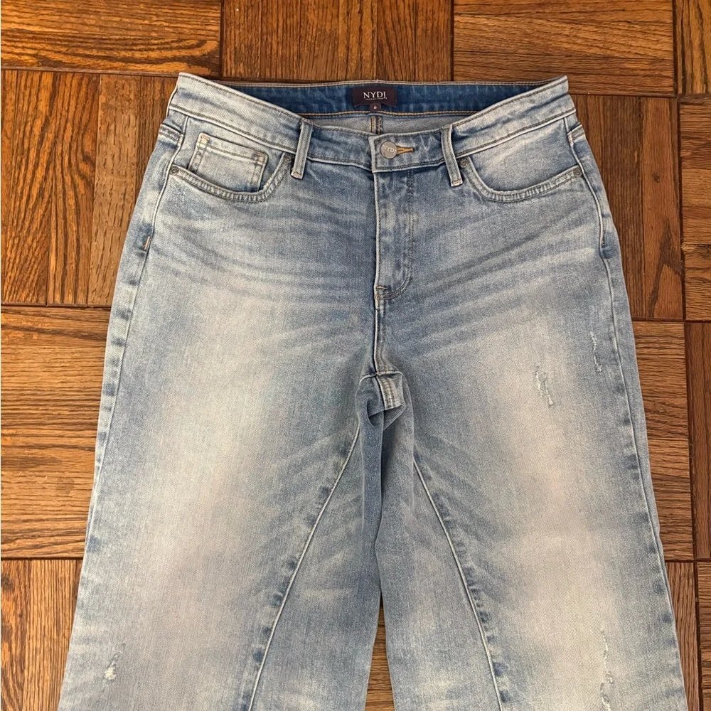 NYDJ Not Your Daughter's Jeans Cropped Straight Leg Jeans in Light Wash - Picture 3 of 13